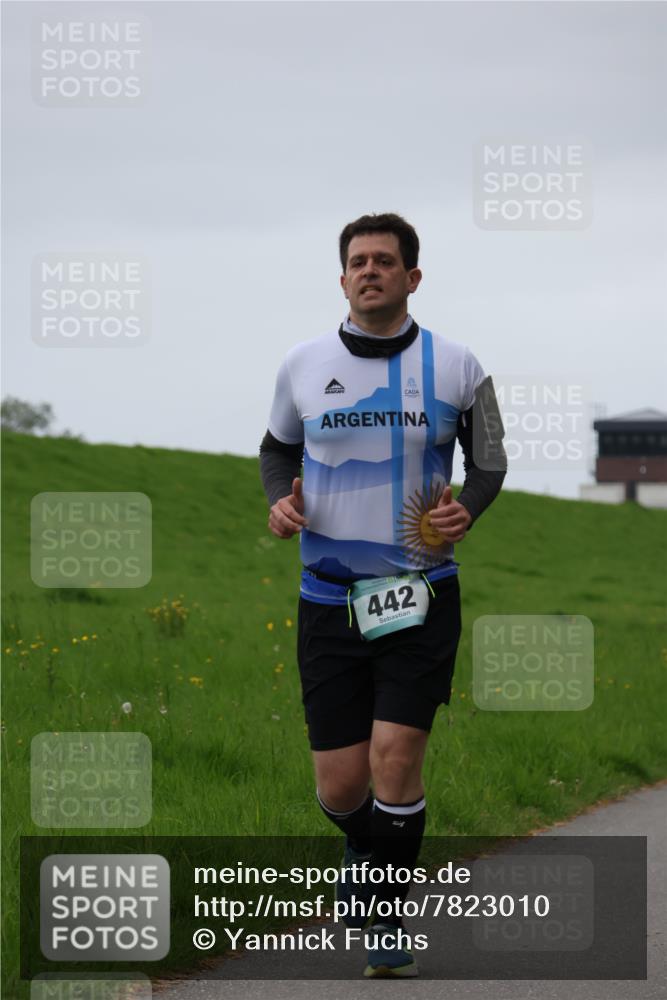 04.05.2025 - 8. Wedeler Halbmarathon Yannick Fuchs http://msf.ph/oto/7823010 04.05.2025 12:16:13 Laufen 442 meine-sportfotos.de