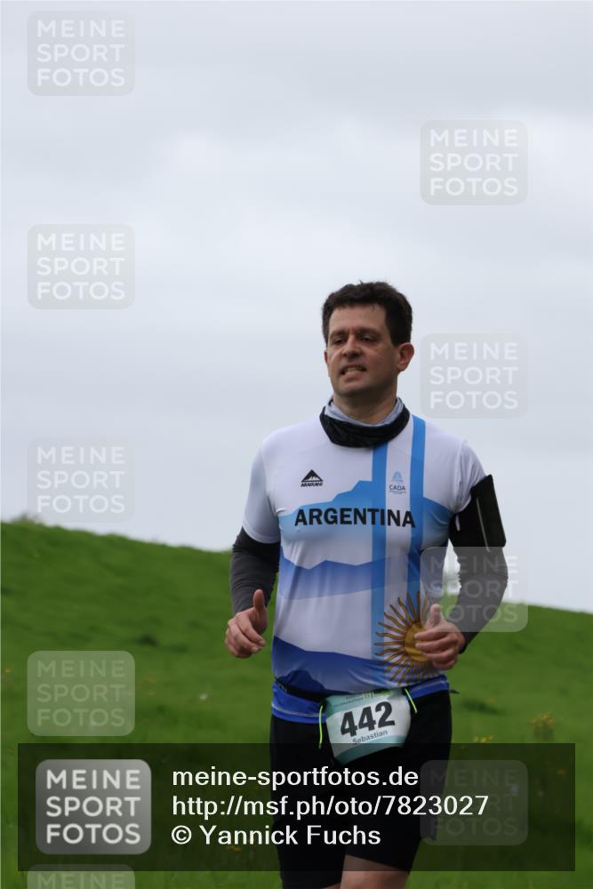 04.05.2025 - 8. Wedeler Halbmarathon Yannick Fuchs http://msf.ph/oto/7823027 04.05.2025 12:16:16 Laufen 442 meine-sportfotos.de