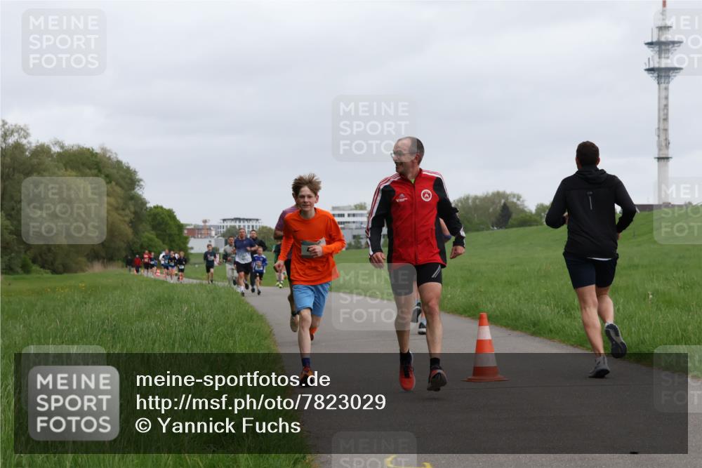 04.05.2025 - 8. Wedeler Halbmarathon Yannick Fuchs http://msf.ph/oto/7823029 04.05.2025 11:11:01 Laufen  meine-sportfotos.de