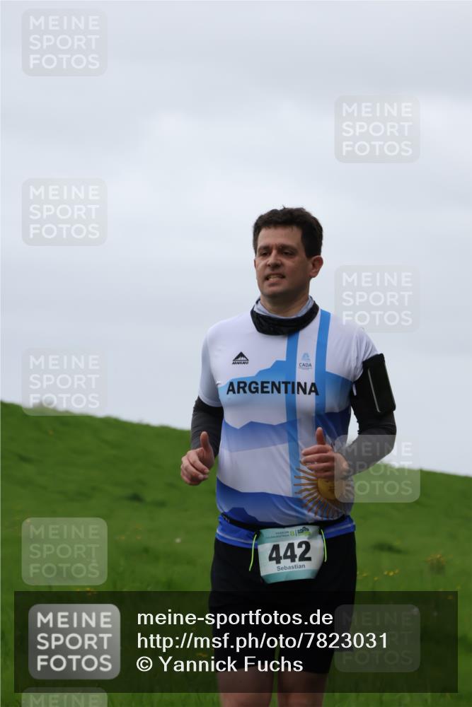 04.05.2025 - 8. Wedeler Halbmarathon Yannick Fuchs http://msf.ph/oto/7823031 04.05.2025 12:16:16 Laufen 5, 442 meine-sportfotos.de