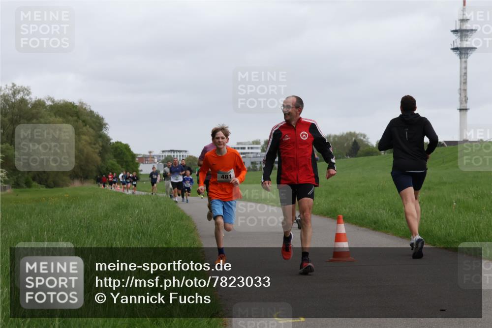 04.05.2025 - 8. Wedeler Halbmarathon Yannick Fuchs http://msf.ph/oto/7823033 04.05.2025 11:11:02 Laufen 481 meine-sportfotos.de