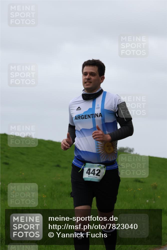 04.05.2025 - 8. Wedeler Halbmarathon Yannick Fuchs http://msf.ph/oto/7823040 04.05.2025 12:16:16 Laufen 442 meine-sportfotos.de