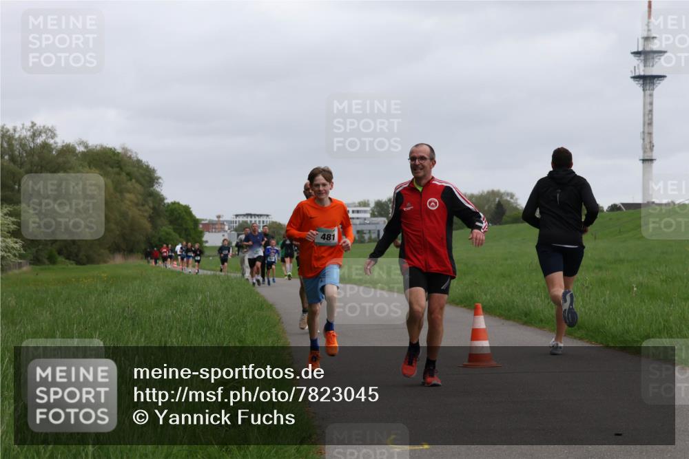 04.05.2025 - 8. Wedeler Halbmarathon Yannick Fuchs http://msf.ph/oto/7823045 04.05.2025 11:11:02 Laufen 481 meine-sportfotos.de