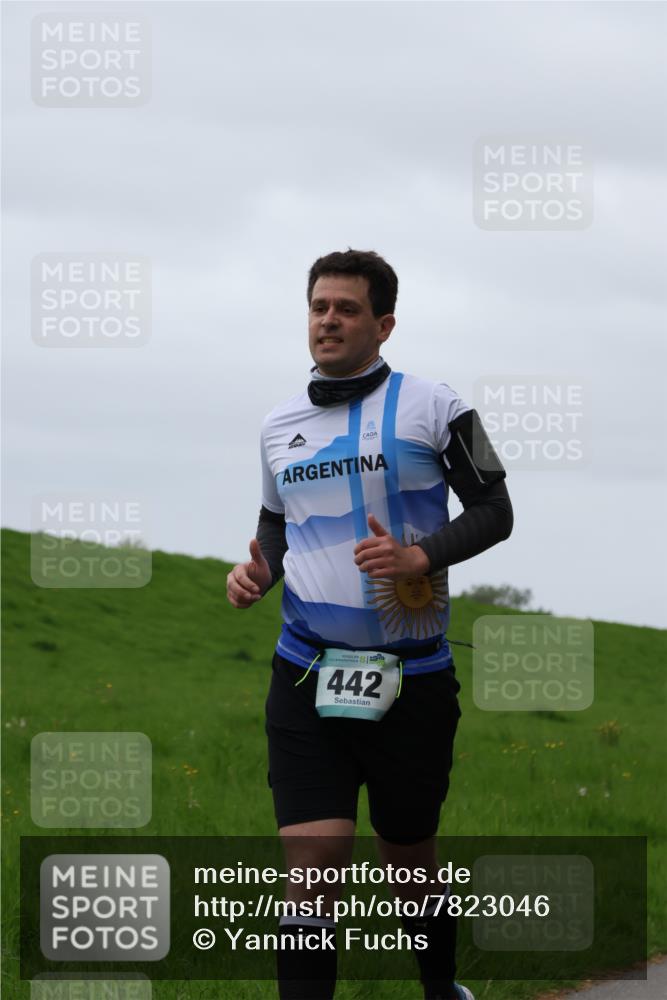 04.05.2025 - 8. Wedeler Halbmarathon Yannick Fuchs http://msf.ph/oto/7823046 04.05.2025 12:16:16 Laufen 8, 18, 442 meine-sportfotos.de