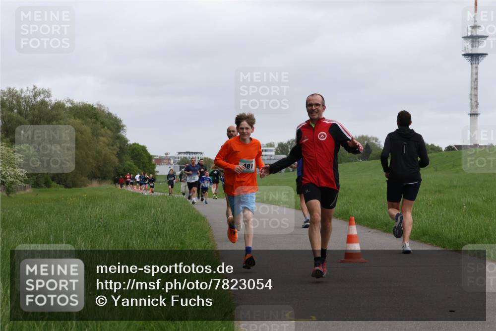 04.05.2025 - 8. Wedeler Halbmarathon Yannick Fuchs http://msf.ph/oto/7823054 04.05.2025 11:11:02 Laufen 481 meine-sportfotos.de
