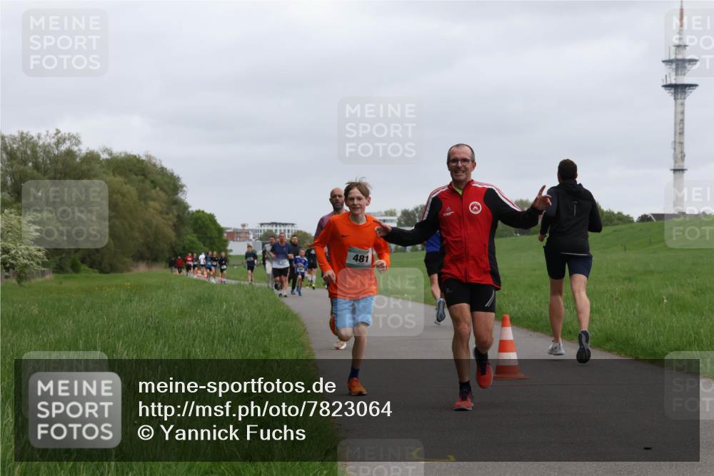 04.05.2025 - 8. Wedeler Halbmarathon Yannick Fuchs http://msf.ph/oto/7823064 04.05.2025 11:11:02 Laufen 481 meine-sportfotos.de