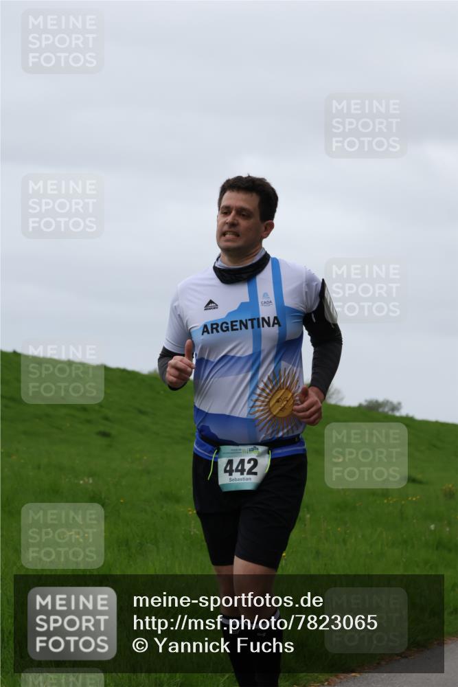 04.05.2025 - 8. Wedeler Halbmarathon Yannick Fuchs http://msf.ph/oto/7823065 04.05.2025 12:16:16 Laufen 442 meine-sportfotos.de