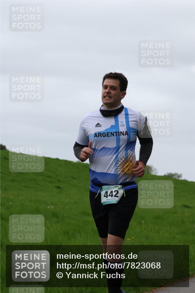 04.05.2025 - 8. Wedeler Halbmarathon Yannick Fuchs http://msf.ph/oto/7823068 04.05.2025 12:16:16 Laufen 442 meine-sportfotos.de