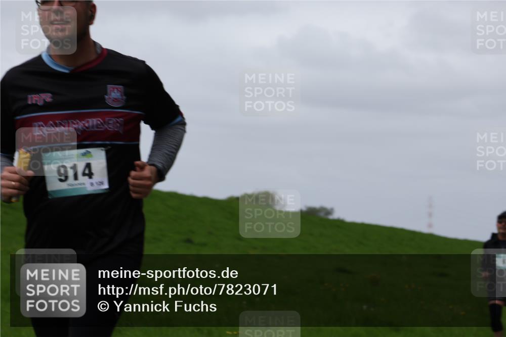 04.05.2025 - 8. Wedeler Halbmarathon Yannick Fuchs http://msf.ph/oto/7823071 04.05.2025 11:30:07 Laufen 914 meine-sportfotos.de
