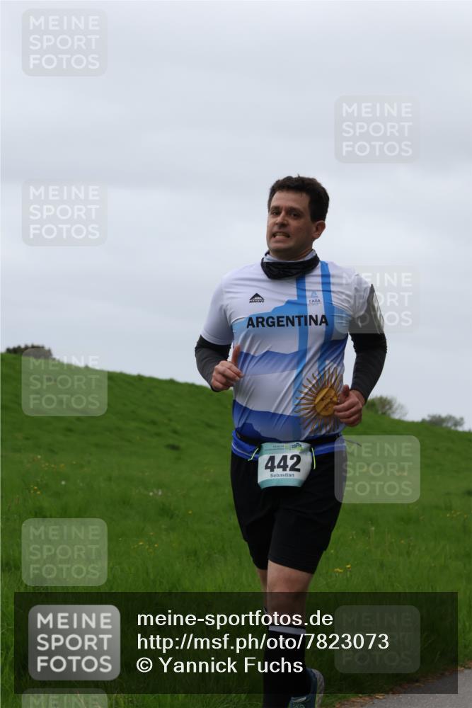 04.05.2025 - 8. Wedeler Halbmarathon Yannick Fuchs http://msf.ph/oto/7823073 04.05.2025 12:16:16 Laufen 442 meine-sportfotos.de