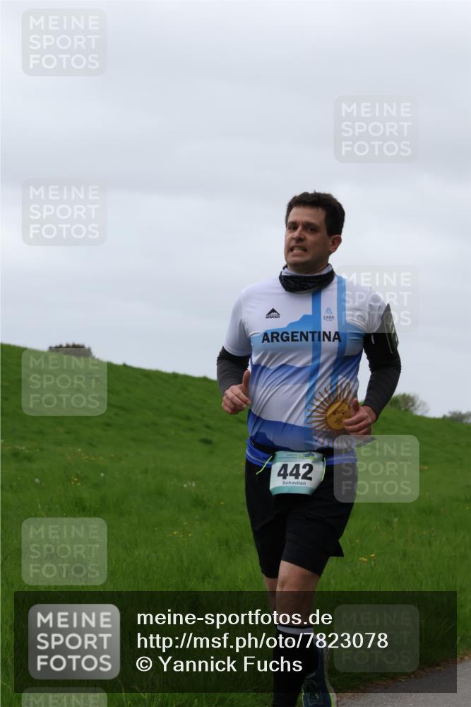 04.05.2025 - 8. Wedeler Halbmarathon Yannick Fuchs http://msf.ph/oto/7823078 04.05.2025 12:16:16 Laufen 442 meine-sportfotos.de