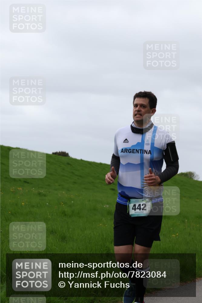 04.05.2025 - 8. Wedeler Halbmarathon Yannick Fuchs http://msf.ph/oto/7823084 04.05.2025 12:16:17 Laufen 442 meine-sportfotos.de