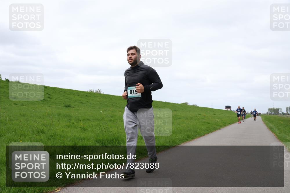 04.05.2025 - 8. Wedeler Halbmarathon Yannick Fuchs http://msf.ph/oto/7823089 04.05.2025 11:52:31 Laufen 915 meine-sportfotos.de