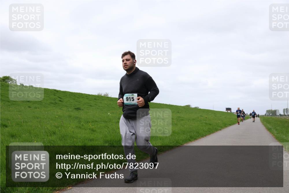 04.05.2025 - 8. Wedeler Halbmarathon Yannick Fuchs http://msf.ph/oto/7823097 04.05.2025 11:52:31 Laufen 915 meine-sportfotos.de