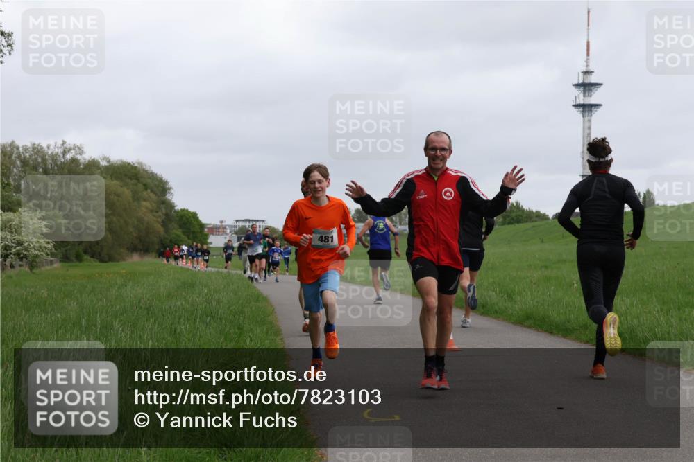 04.05.2025 - 8. Wedeler Halbmarathon Yannick Fuchs http://msf.ph/oto/7823103 04.05.2025 11:11:02 Laufen 481 meine-sportfotos.de