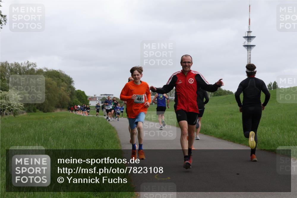 04.05.2025 - 8. Wedeler Halbmarathon Yannick Fuchs http://msf.ph/oto/7823108 04.05.2025 11:11:02 Laufen 481 meine-sportfotos.de