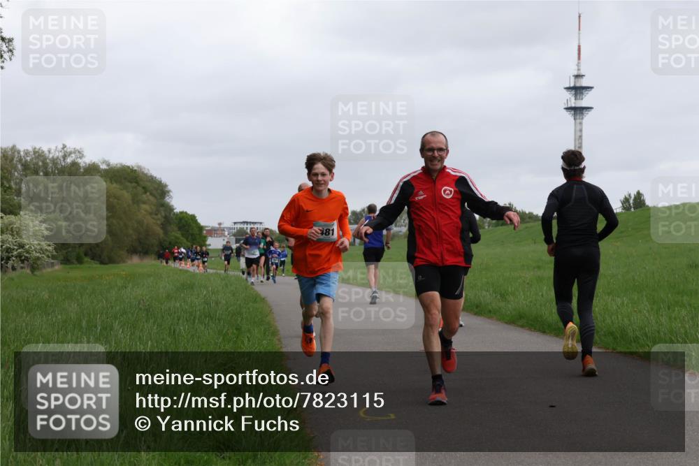 04.05.2025 - 8. Wedeler Halbmarathon Yannick Fuchs http://msf.ph/oto/7823115 04.05.2025 11:11:03 Laufen 481 meine-sportfotos.de