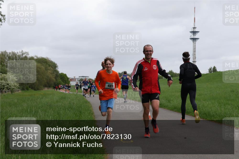04.05.2025 - 8. Wedeler Halbmarathon Yannick Fuchs http://msf.ph/oto/7823130 04.05.2025 11:11:03 Laufen 481 meine-sportfotos.de