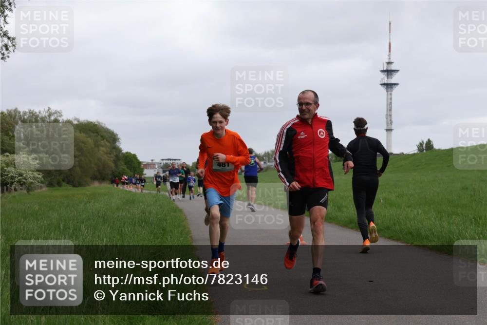 04.05.2025 - 8. Wedeler Halbmarathon Yannick Fuchs http://msf.ph/oto/7823146 04.05.2025 11:11:03 Laufen 481 meine-sportfotos.de