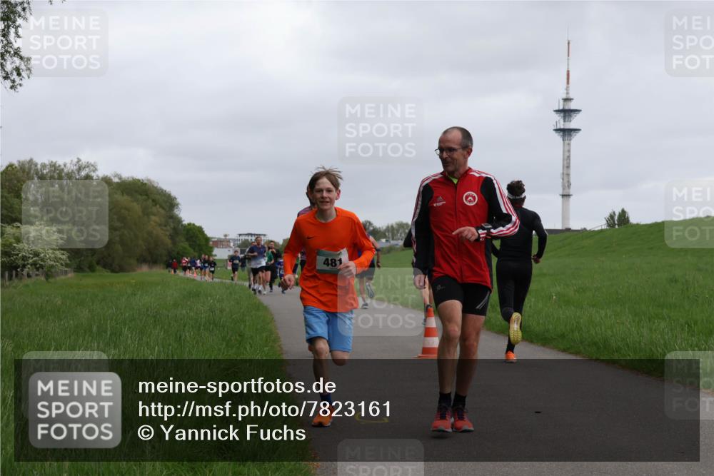 04.05.2025 - 8. Wedeler Halbmarathon Yannick Fuchs http://msf.ph/oto/7823161 04.05.2025 11:11:03 Laufen 481 meine-sportfotos.de