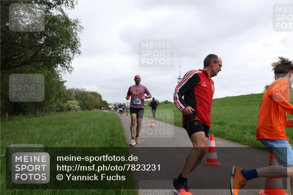 04.05.2025 - 8. Wedeler Halbmarathon Yannick Fuchs http://msf.ph/oto/7823231 04.05.2025 11:11:05 Laufen 788 meine-sportfotos.de