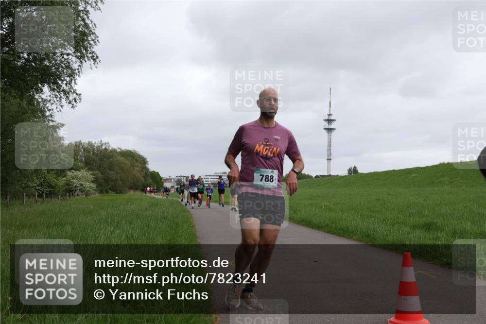 04.05.2025 - 8. Wedeler Halbmarathon Yannick Fuchs http://msf.ph/oto/7823241 04.05.2025 11:11:05 Laufen 788 meine-sportfotos.de
