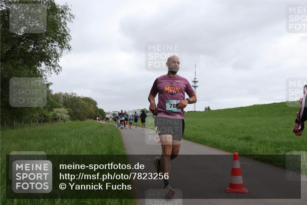 04.05.2025 - 8. Wedeler Halbmarathon Yannick Fuchs http://msf.ph/oto/7823256 04.05.2025 11:11:06 Laufen 788 meine-sportfotos.de