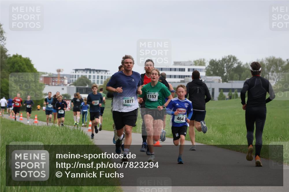 04.05.2025 - 8. Wedeler Halbmarathon Yannick Fuchs http://msf.ph/oto/7823294 04.05.2025 11:11:07 Laufen 977, 332, 1077, 1157, 464 meine-sportfotos.de