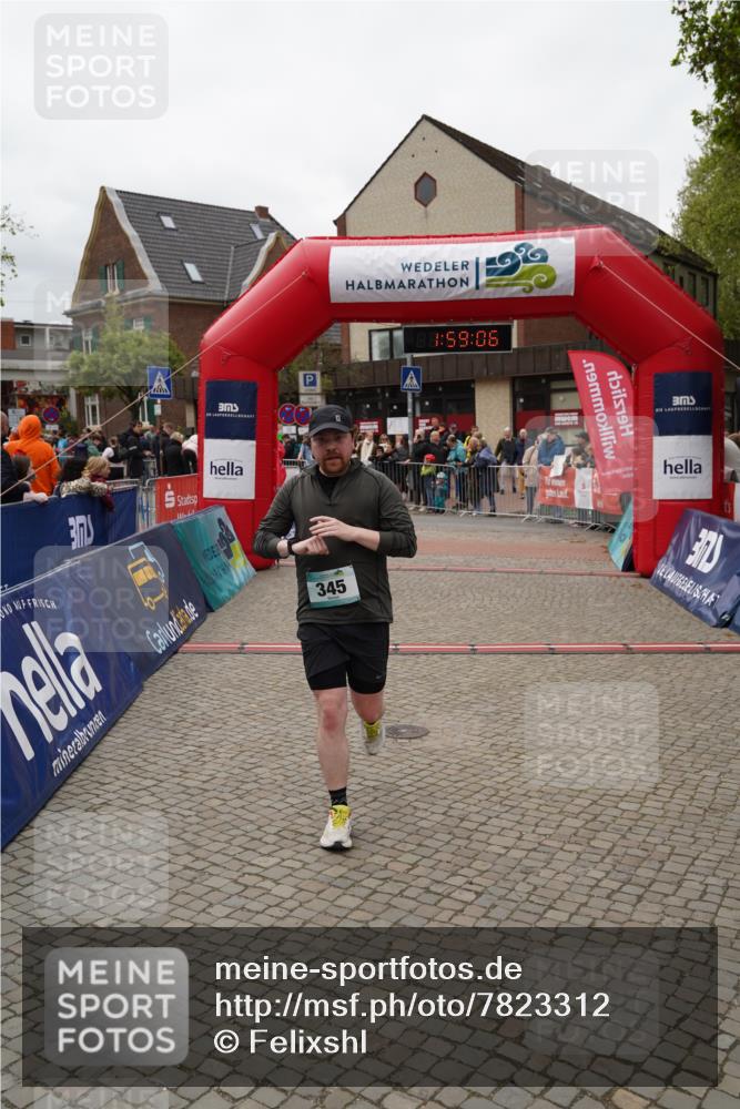 04.05.2025 - 8. Wedeler Halbmarathon Felixshl http://msf.ph/oto/7823312 04.05.2025 11:59:04 Ziel 345, 470, 741 meine-sportfotos.de