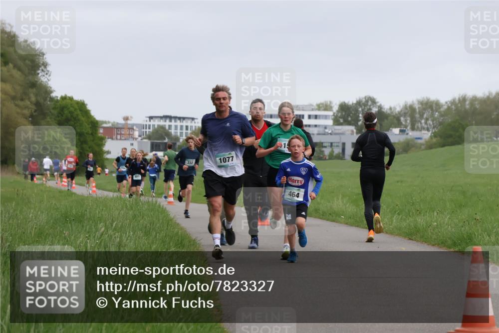 04.05.2025 - 8. Wedeler Halbmarathon Yannick Fuchs http://msf.ph/oto/7823327 04.05.2025 11:11:08 Laufen 332, 1077, 15, 464 meine-sportfotos.de