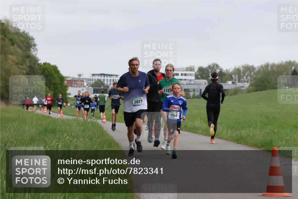 04.05.2025 - 8. Wedeler Halbmarathon Yannick Fuchs http://msf.ph/oto/7823341 04.05.2025 11:11:08 Laufen 332, 1077, 1157, 464 meine-sportfotos.de