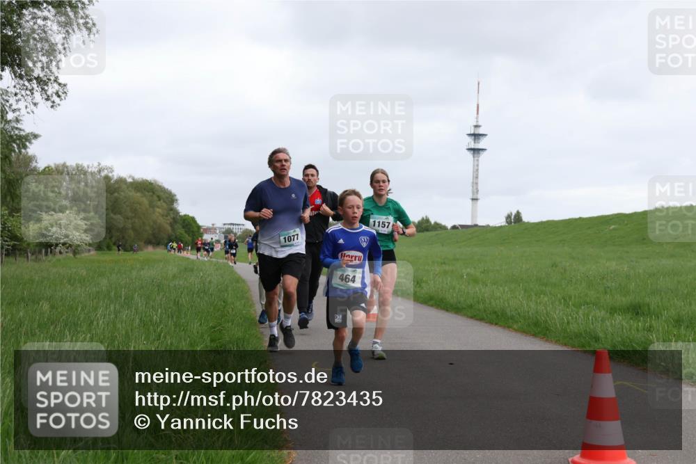 04.05.2025 - 8. Wedeler Halbmarathon Yannick Fuchs http://msf.ph/oto/7823435 04.05.2025 11:11:12 Laufen 1157, 1077, 464, 2 meine-sportfotos.de