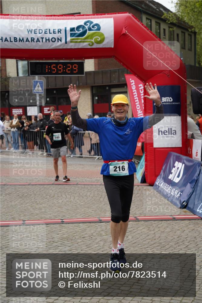 04.05.2025 - 8. Wedeler Halbmarathon Felixshl http://msf.ph/oto/7823514 04.05.2025 11:59:27 Ziel 140, 216 meine-sportfotos.de