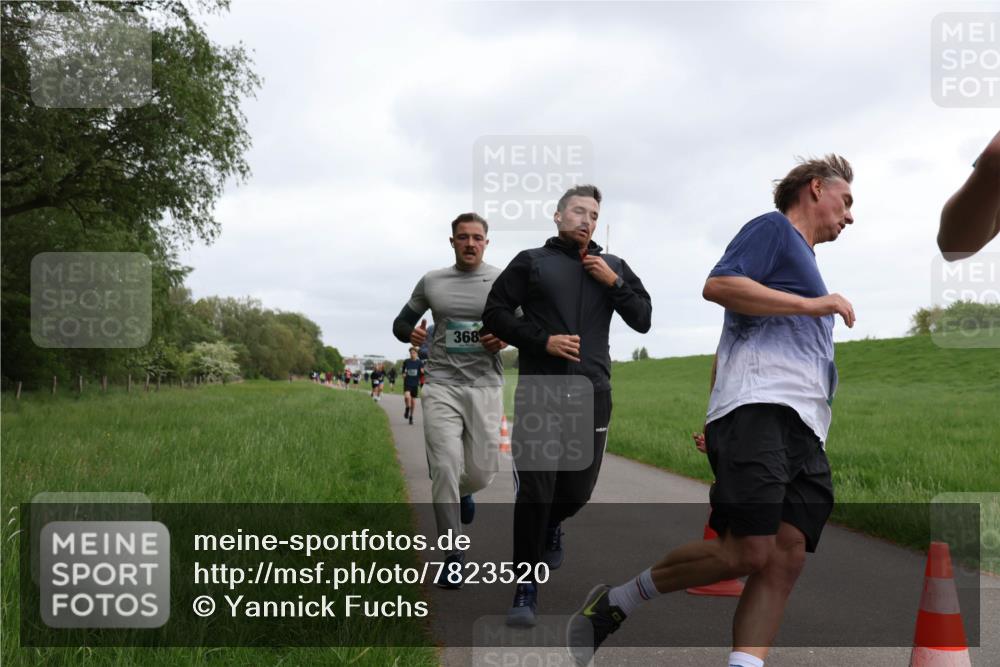 04.05.2025 - 8. Wedeler Halbmarathon Yannick Fuchs http://msf.ph/oto/7823520 04.05.2025 11:11:15 Laufen 368 meine-sportfotos.de