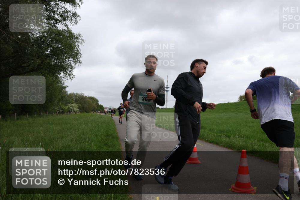04.05.2025 - 8. Wedeler Halbmarathon Yannick Fuchs http://msf.ph/oto/7823536 04.05.2025 11:11:15 Laufen 36 meine-sportfotos.de