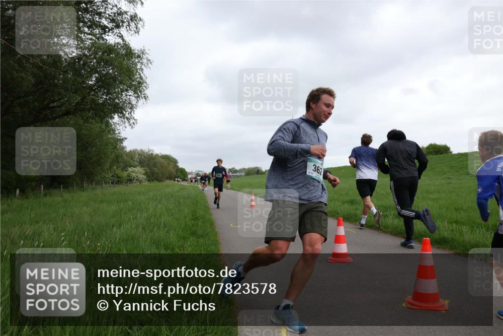 04.05.2025 - 8. Wedeler Halbmarathon Yannick Fuchs http://msf.ph/oto/7823578 04.05.2025 11:11:17 Laufen 362 meine-sportfotos.de