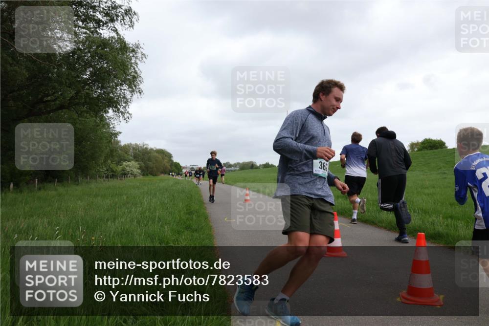 04.05.2025 - 8. Wedeler Halbmarathon Yannick Fuchs http://msf.ph/oto/7823583 04.05.2025 11:11:17 Laufen 362, 157 meine-sportfotos.de