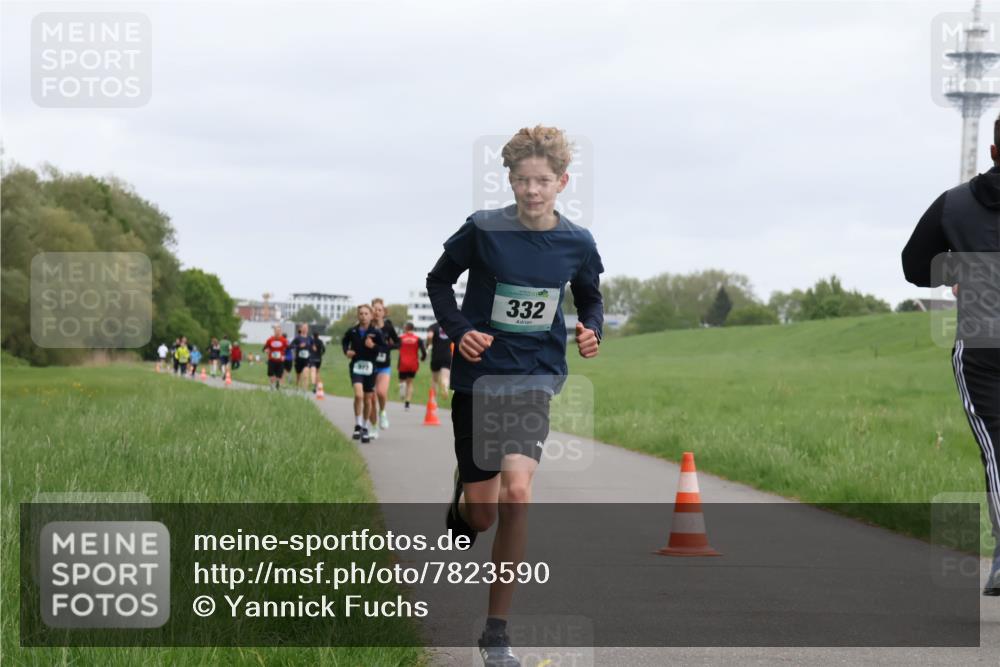 04.05.2025 - 8. Wedeler Halbmarathon Yannick Fuchs http://msf.ph/oto/7823590 04.05.2025 11:11:18 Laufen 332 meine-sportfotos.de