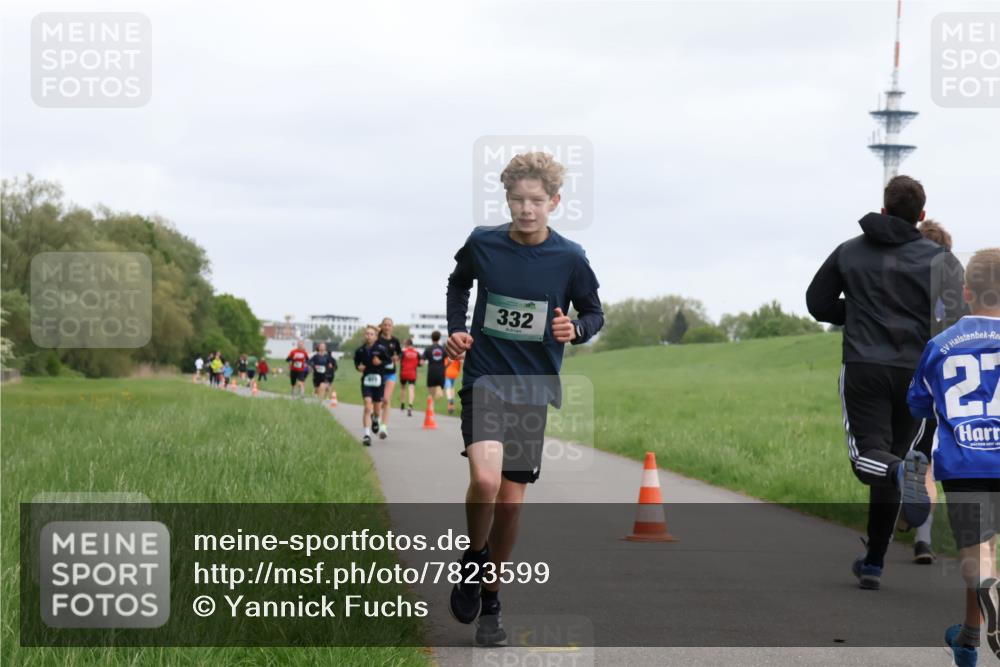 04.05.2025 - 8. Wedeler Halbmarathon Yannick Fuchs http://msf.ph/oto/7823599 04.05.2025 11:11:18 Laufen 332, 27 meine-sportfotos.de