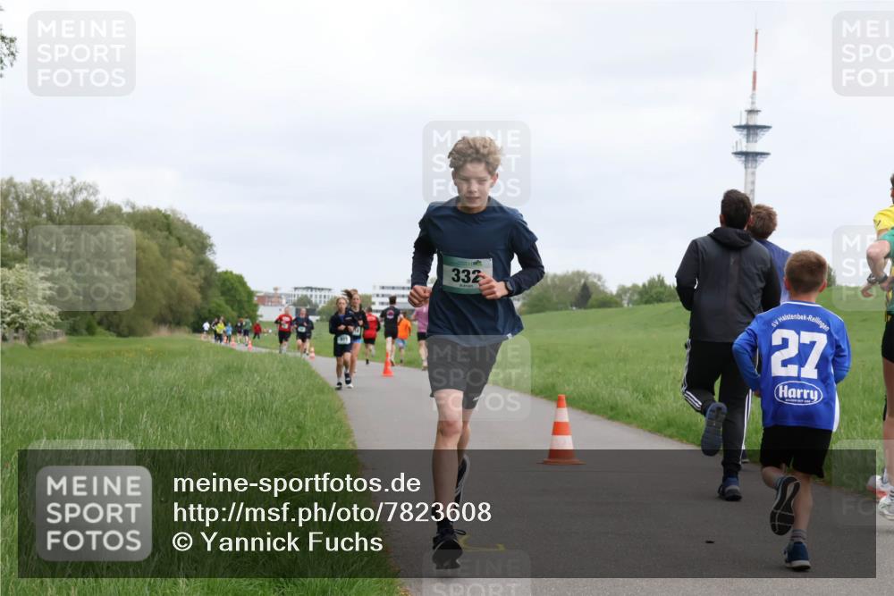 04.05.2025 - 8. Wedeler Halbmarathon Yannick Fuchs http://msf.ph/oto/7823608 04.05.2025 11:11:19 Laufen 332, 27 meine-sportfotos.de