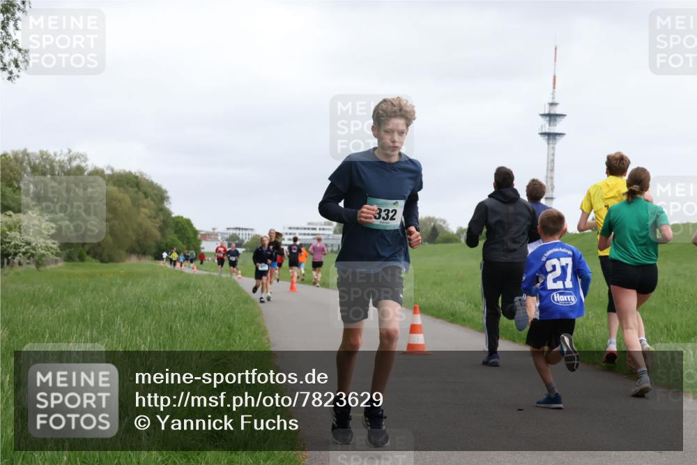04.05.2025 - 8. Wedeler Halbmarathon Yannick Fuchs http://msf.ph/oto/7823629 04.05.2025 11:11:19 Laufen 332, 27 meine-sportfotos.de