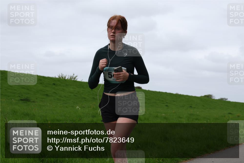 04.05.2025 - 8. Wedeler Halbmarathon Yannick Fuchs http://msf.ph/oto/7823649 04.05.2025 11:30:36 Laufen 5 meine-sportfotos.de