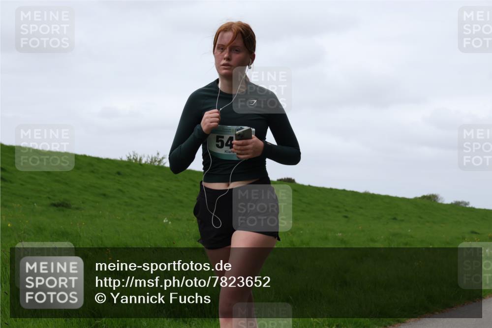04.05.2025 - 8. Wedeler Halbmarathon Yannick Fuchs http://msf.ph/oto/7823652 04.05.2025 11:30:36 Laufen 54 meine-sportfotos.de