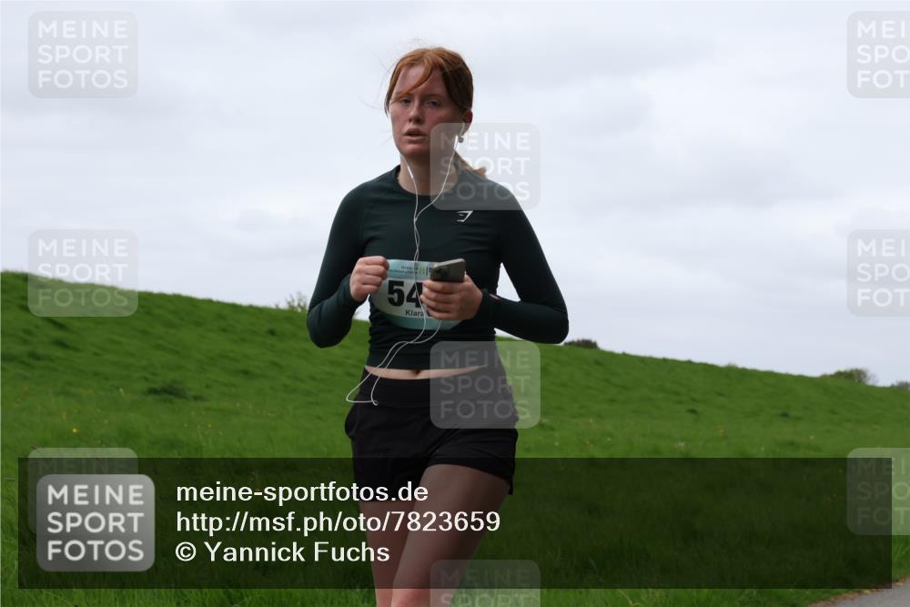 04.05.2025 - 8. Wedeler Halbmarathon Yannick Fuchs http://msf.ph/oto/7823659 04.05.2025 11:30:36 Laufen 54 meine-sportfotos.de