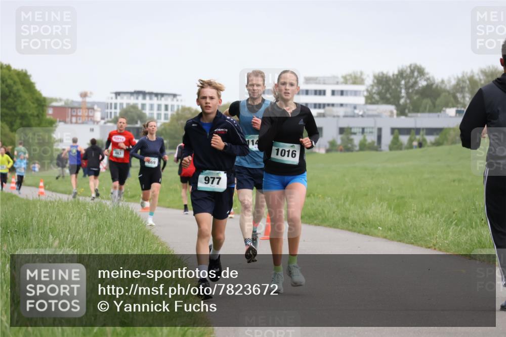 04.05.2025 - 8. Wedeler Halbmarathon Yannick Fuchs http://msf.ph/oto/7823672 04.05.2025 11:11:21 Laufen 463, 669, 977, 114, 1016 meine-sportfotos.de