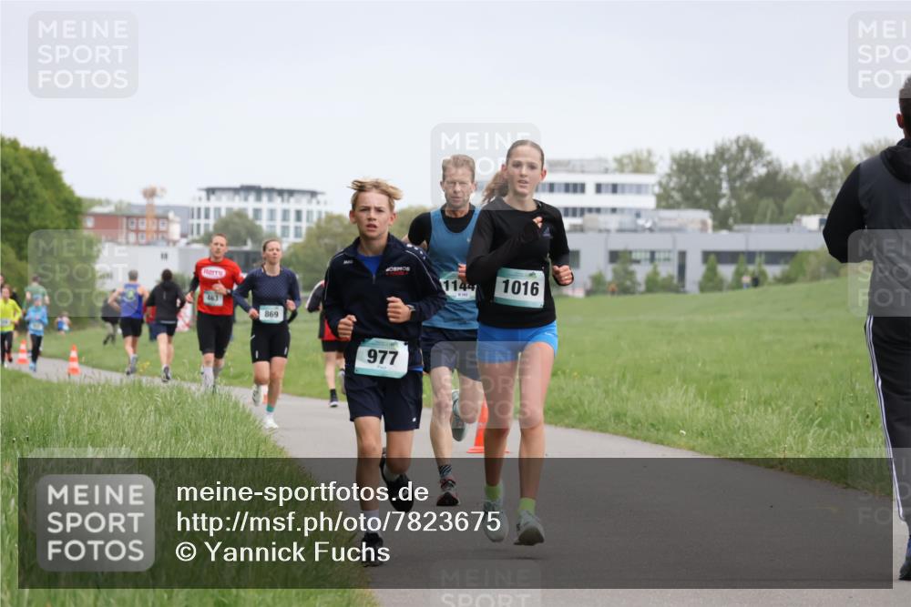 04.05.2025 - 8. Wedeler Halbmarathon Yannick Fuchs http://msf.ph/oto/7823675 04.05.2025 11:11:21 Laufen 463, 869, 977, 1144, 1016 meine-sportfotos.de