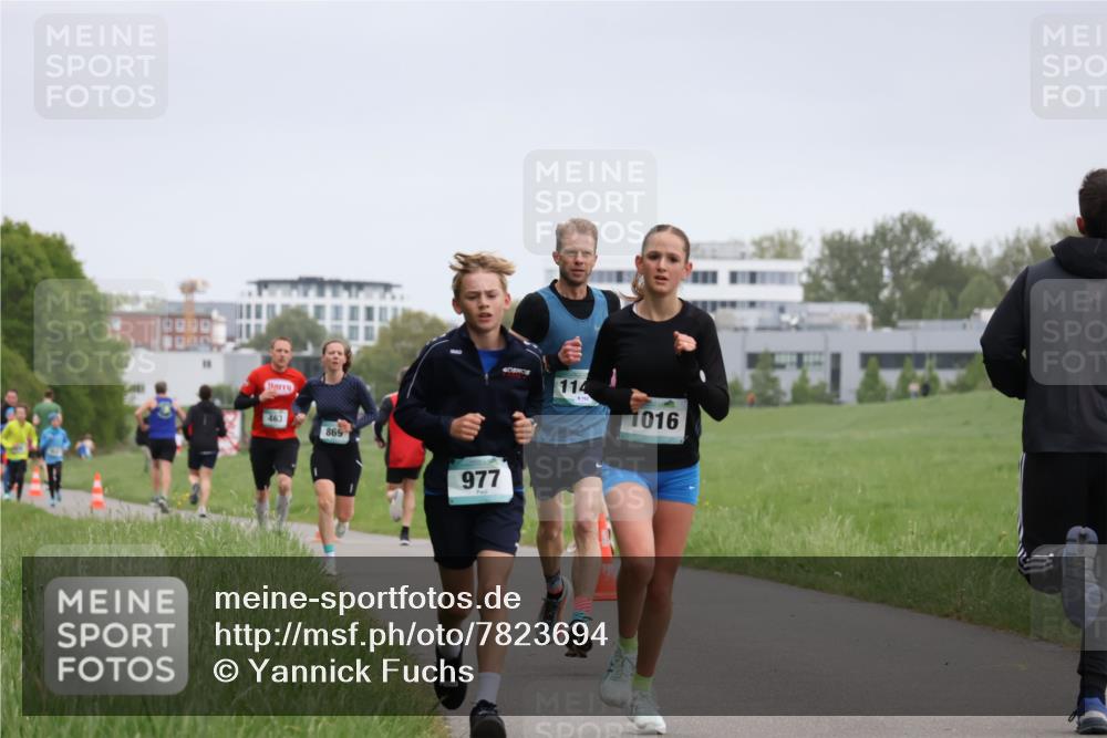 04.05.2025 - 8. Wedeler Halbmarathon Yannick Fuchs http://msf.ph/oto/7823694 04.05.2025 11:11:22 Laufen 463, 869, 114, 1016, 977 meine-sportfotos.de