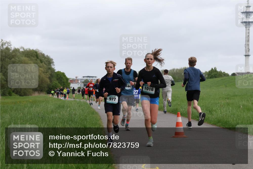 04.05.2025 - 8. Wedeler Halbmarathon Yannick Fuchs http://msf.ph/oto/7823759 04.05.2025 11:11:25 Laufen 977, 144, 27, 1016 meine-sportfotos.de