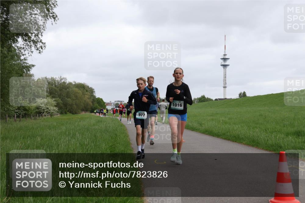 04.05.2025 - 8. Wedeler Halbmarathon Yannick Fuchs http://msf.ph/oto/7823826 04.05.2025 11:11:26 Laufen 977, 1016 meine-sportfotos.de