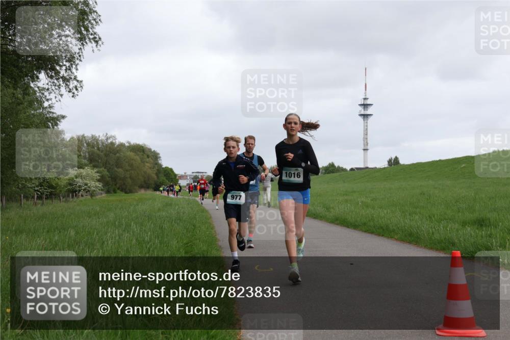 04.05.2025 - 8. Wedeler Halbmarathon Yannick Fuchs http://msf.ph/oto/7823835 04.05.2025 11:11:26 Laufen 977, 1016 meine-sportfotos.de